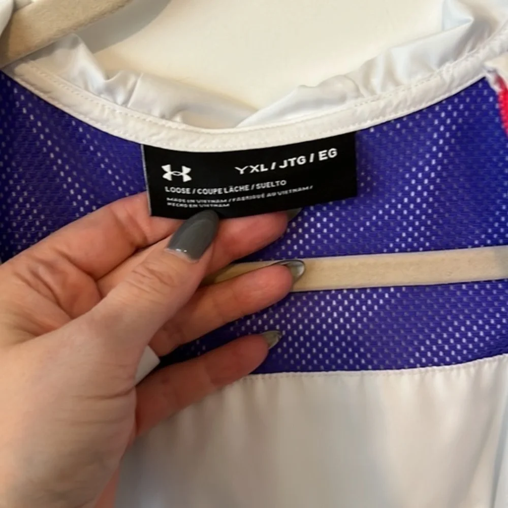 Under Armour YXL Light Zip-Up Jacket - Picture 3 of 3